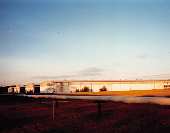 Lagerhallen im Gewerbepark bei Sonnenuntergang 1997